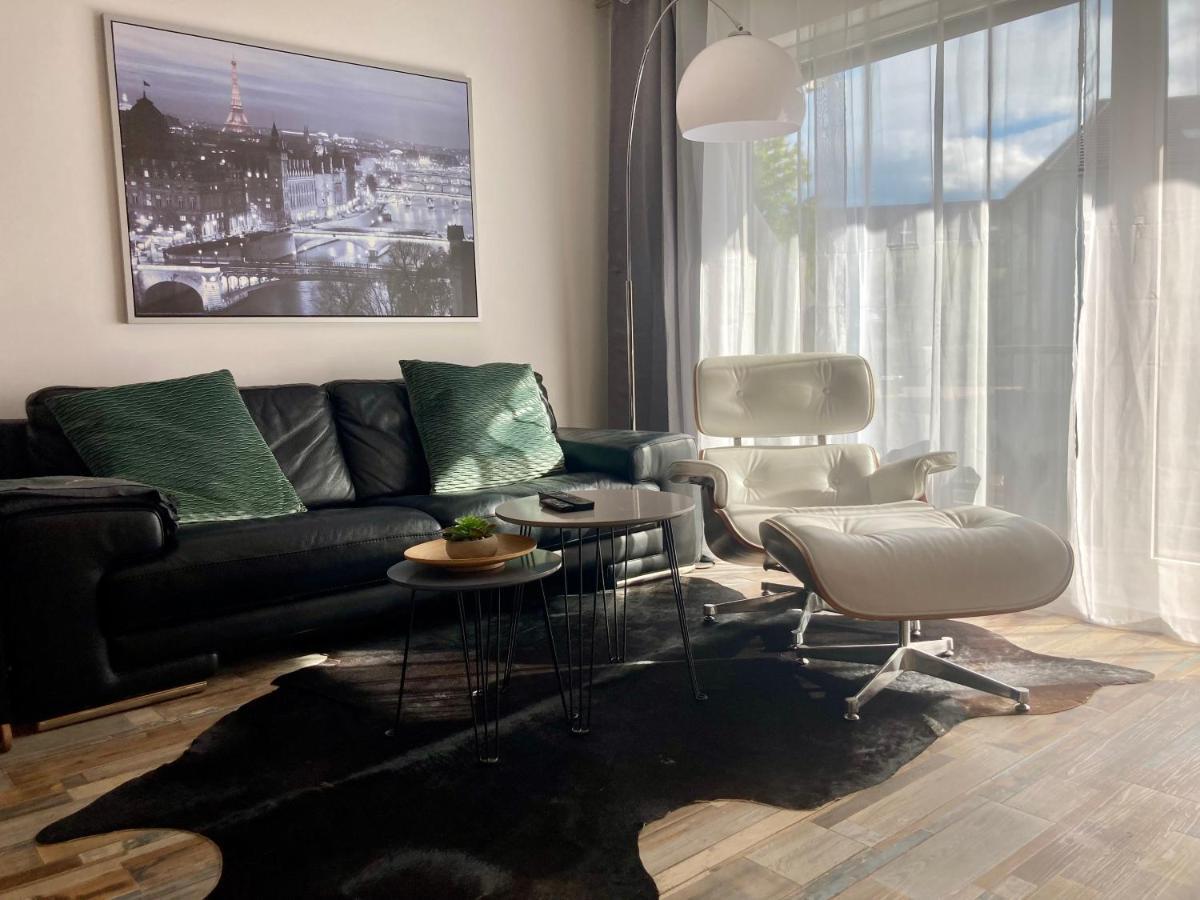 סארברוקן Living At Saarpartments -Adultsonly- 2 Bedrooms, Kitchen - Business & Holiday Apartments For Long- And Short Term Stay, 3 Min To Train Station, Secure E-Bike Parking! מראה חיצוני תמונה